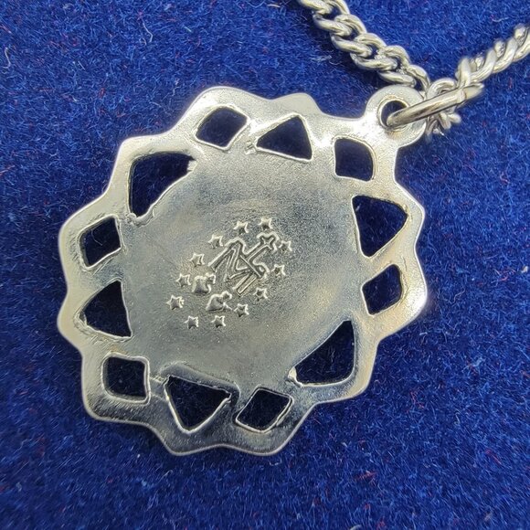 VINTAGE SILVER OUR LADY OF GRACE REGINA MIRACULOUS MEDAL NECKLACE PENDANT - Picture 4 of 7